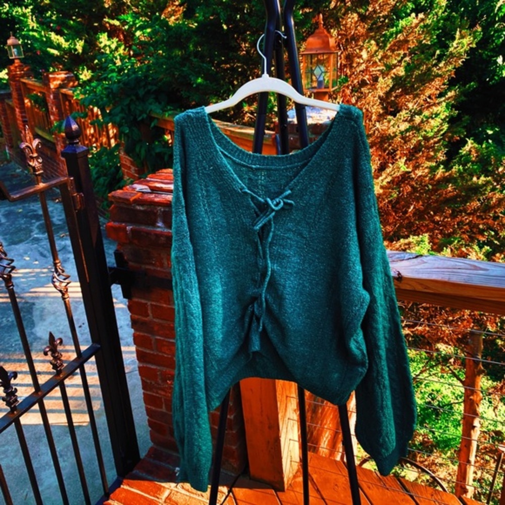 so// forest green lace back slouchy oversized sweater 🌊